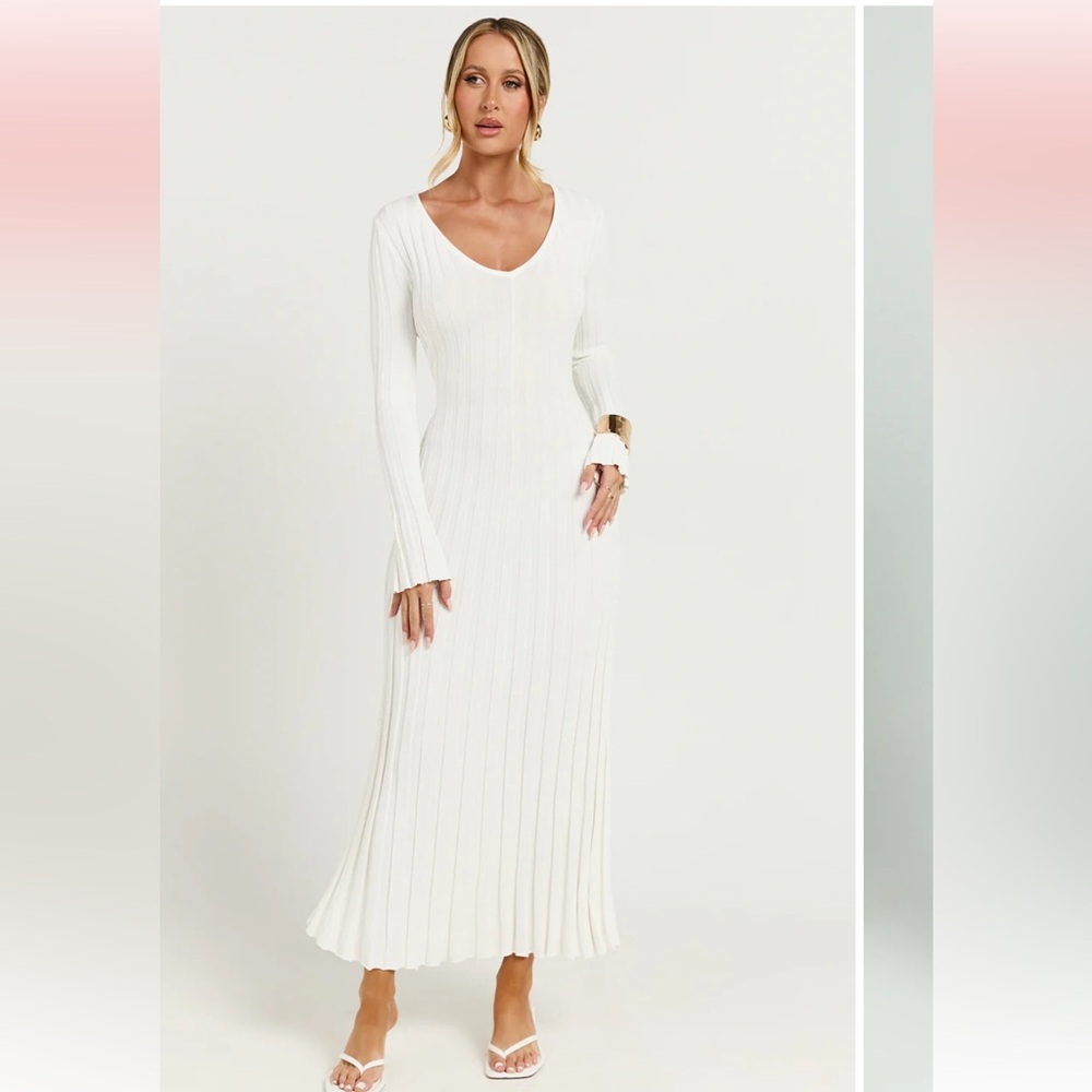 *New With Tags* SHOWPO - Astra Maxi Dress